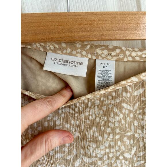 90's Tan and White Floral Maxi Skirt Size Small with Subtle Ruffle Hem - Picture 5 of 8